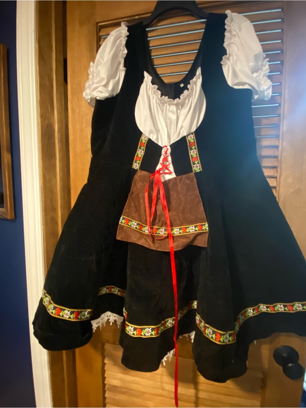 Oktoberfest Dirndl - Picture 2 of 8